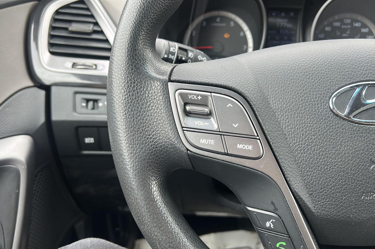 2013 Hyundai Santa Fe GL - Photo #13