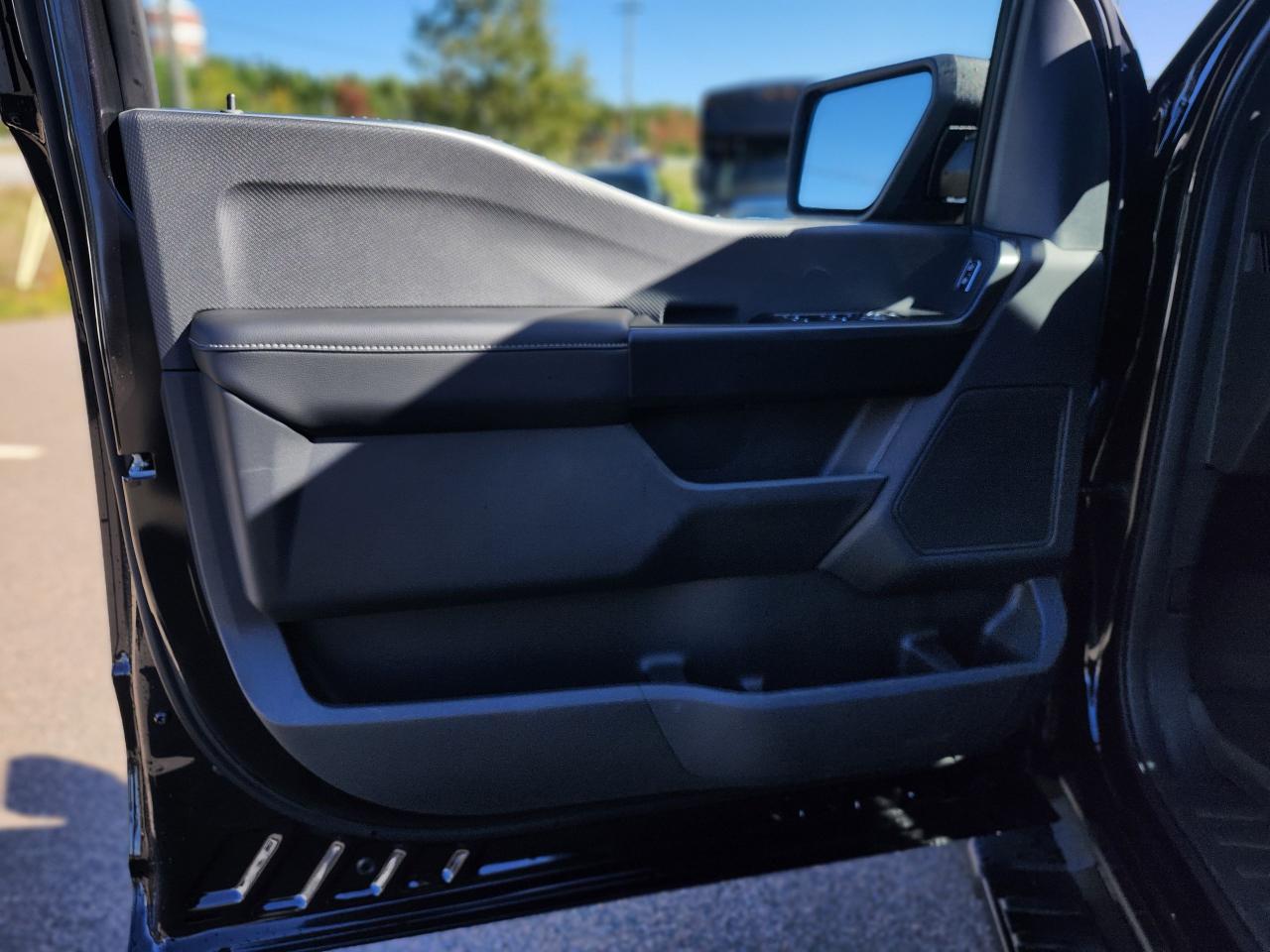 2025 Ford F-150 STX 4WD SuperCrew 5.5' Box Photo5