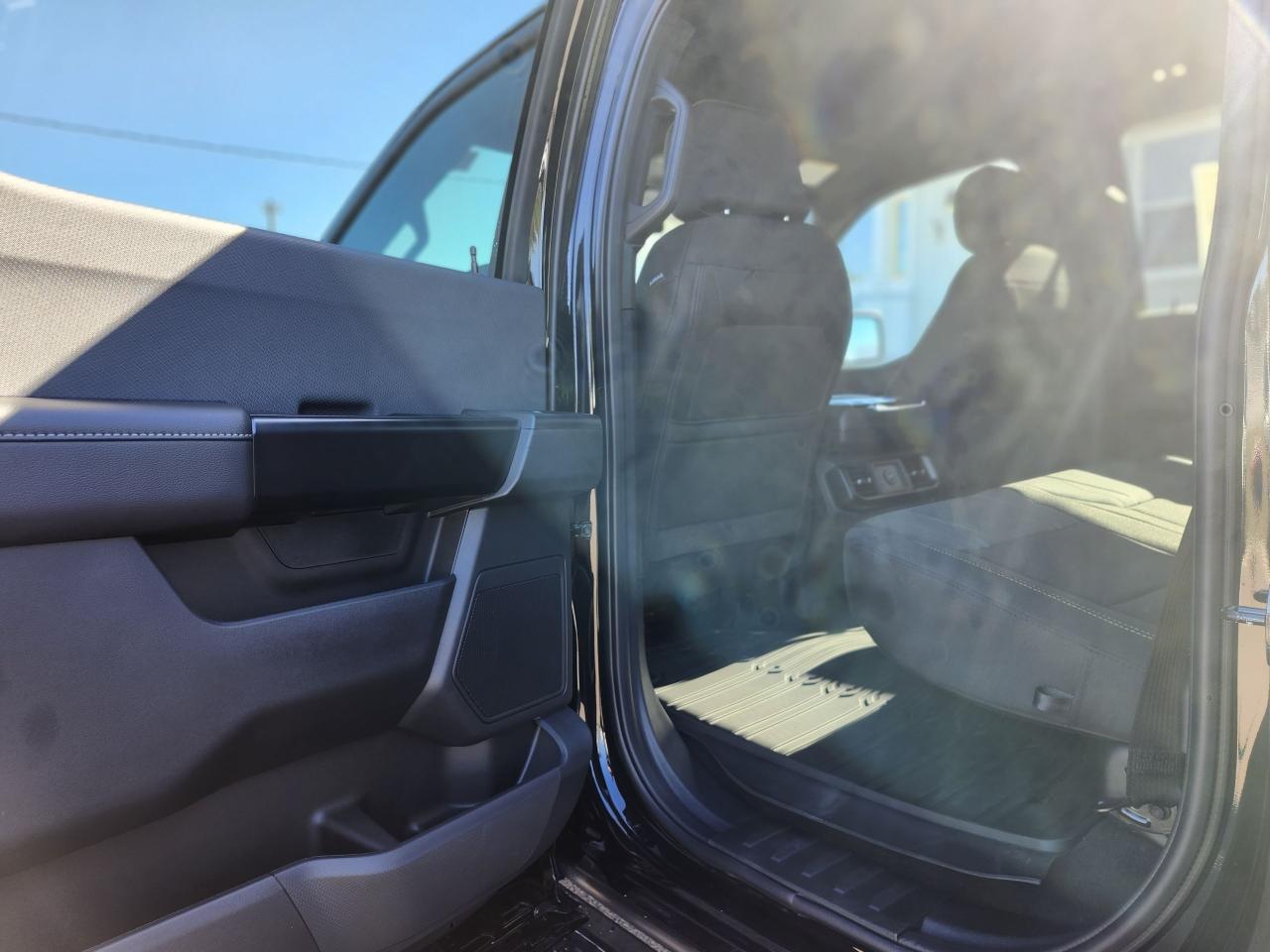 2025 Ford F-150 STX 4WD SuperCrew 5.5' Box Photo5
