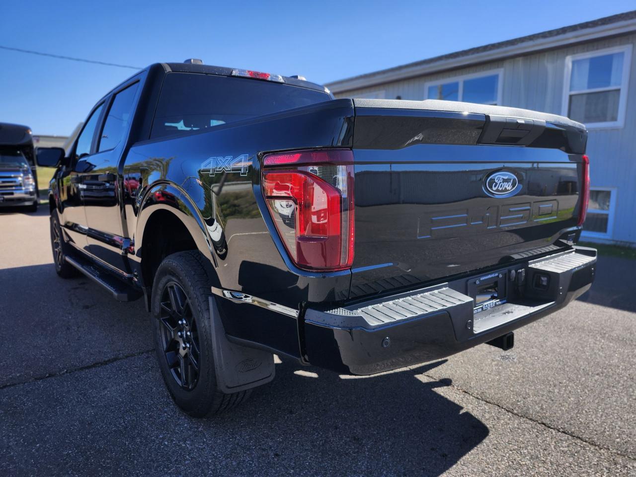 2025 Ford F-150 STX 4WD SuperCrew 5.5' Box Photo5