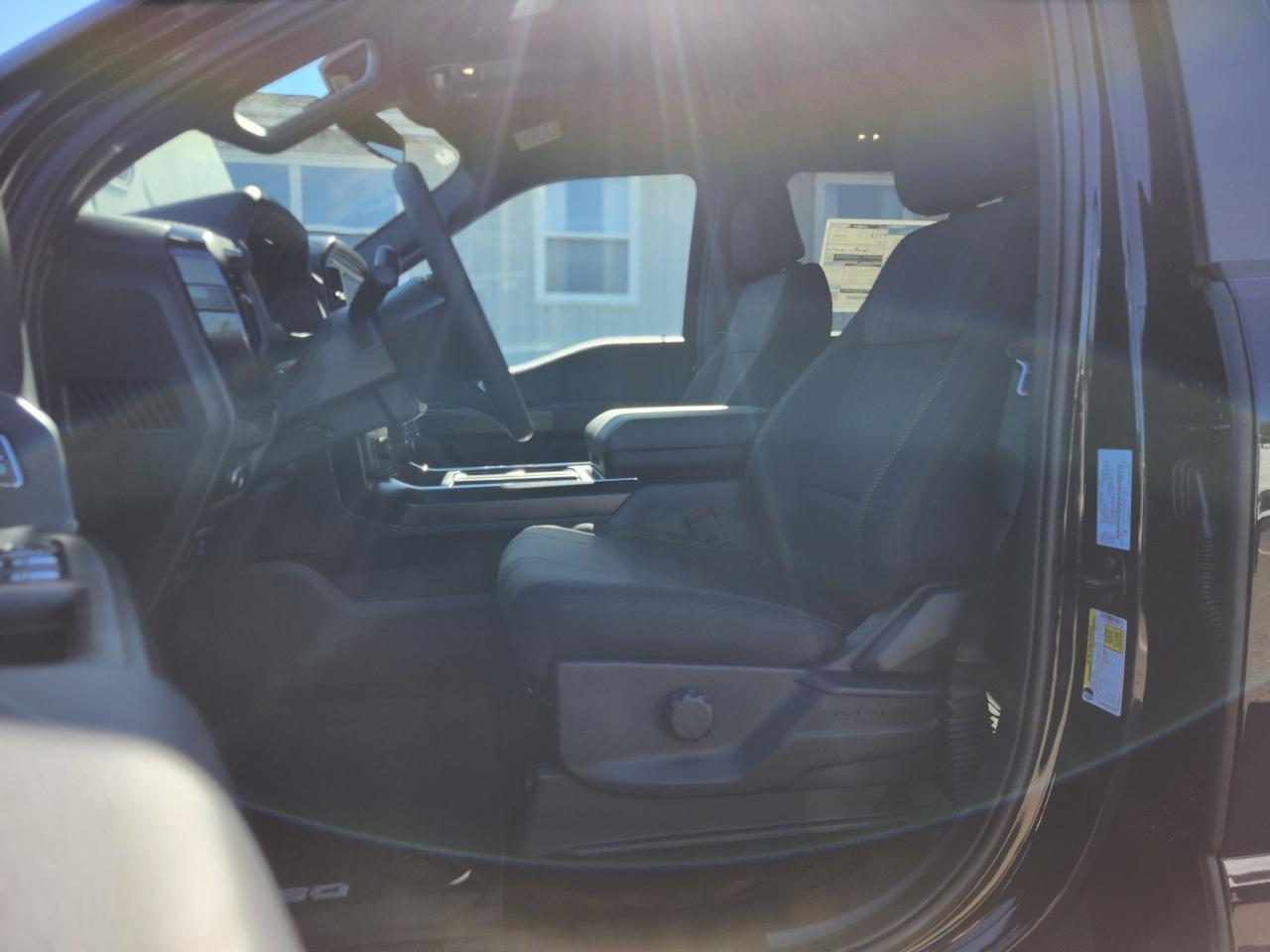 2025 Ford F-150 STX 4WD SuperCrew 5.5' Box Photo5