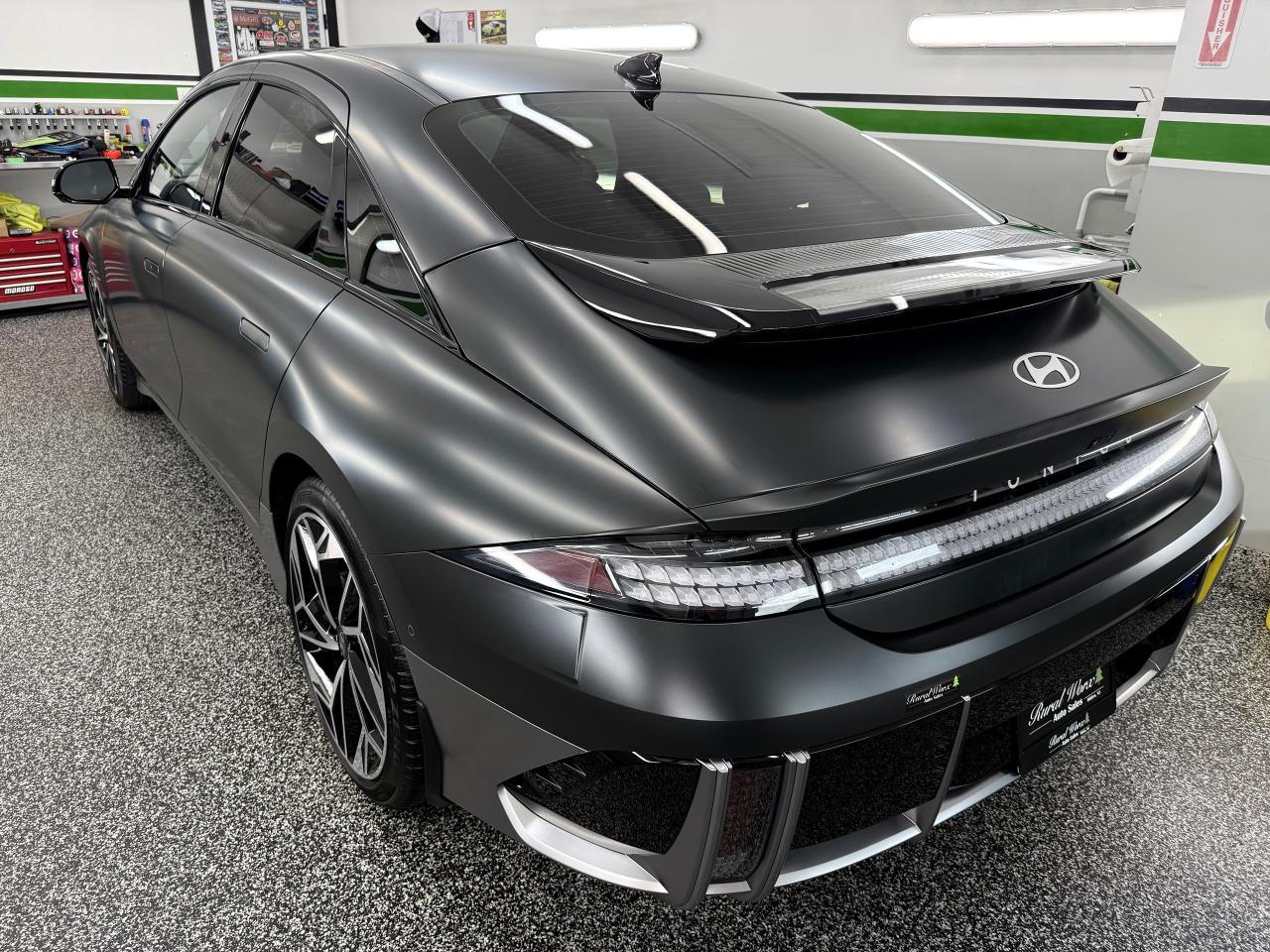 2023 Hyundai IONIQ Preferred AWD Long Range w/Ultimate Pkg - Photo #4