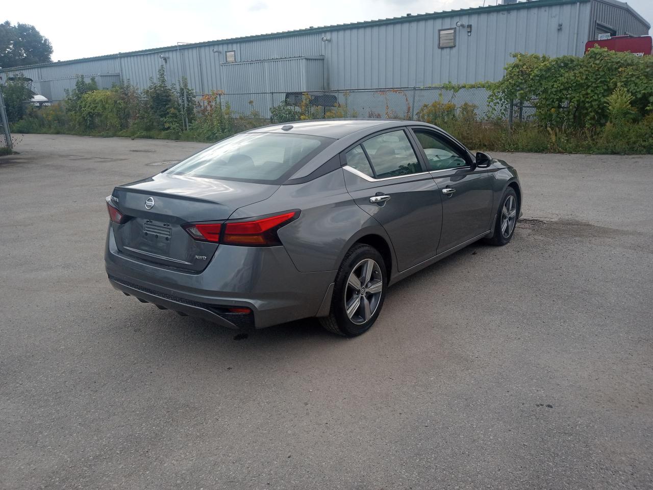 2021 Nissan Altima 2.5 SE - Photo #5