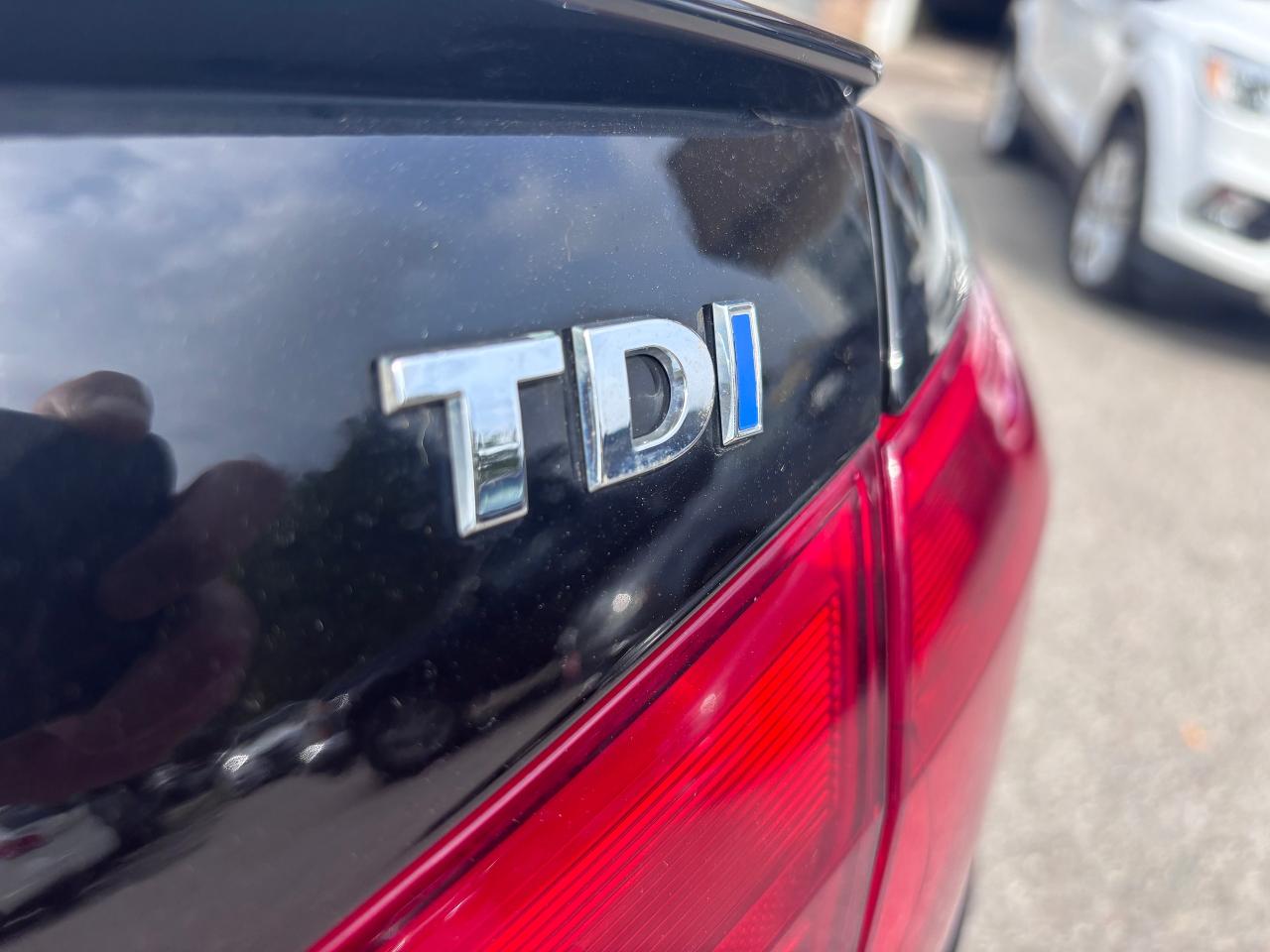 2012 Volkswagen Passat TDI LOW KMS RARE FIND! LOTS OF SERVICE! - Photo #8