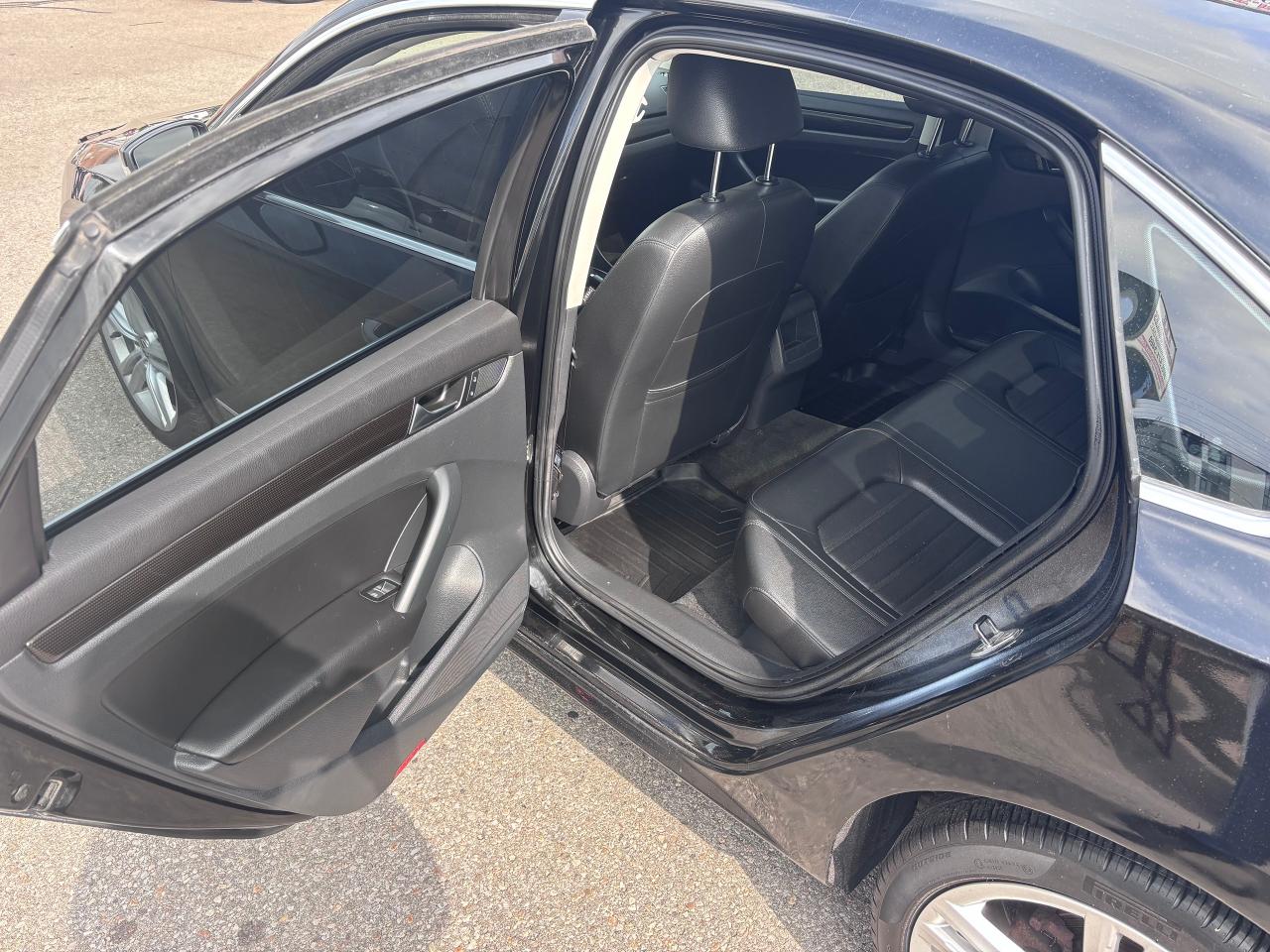 2012 Volkswagen Passat TDI LOW KMS RARE FIND! LOTS OF SERVICE! - Photo #11