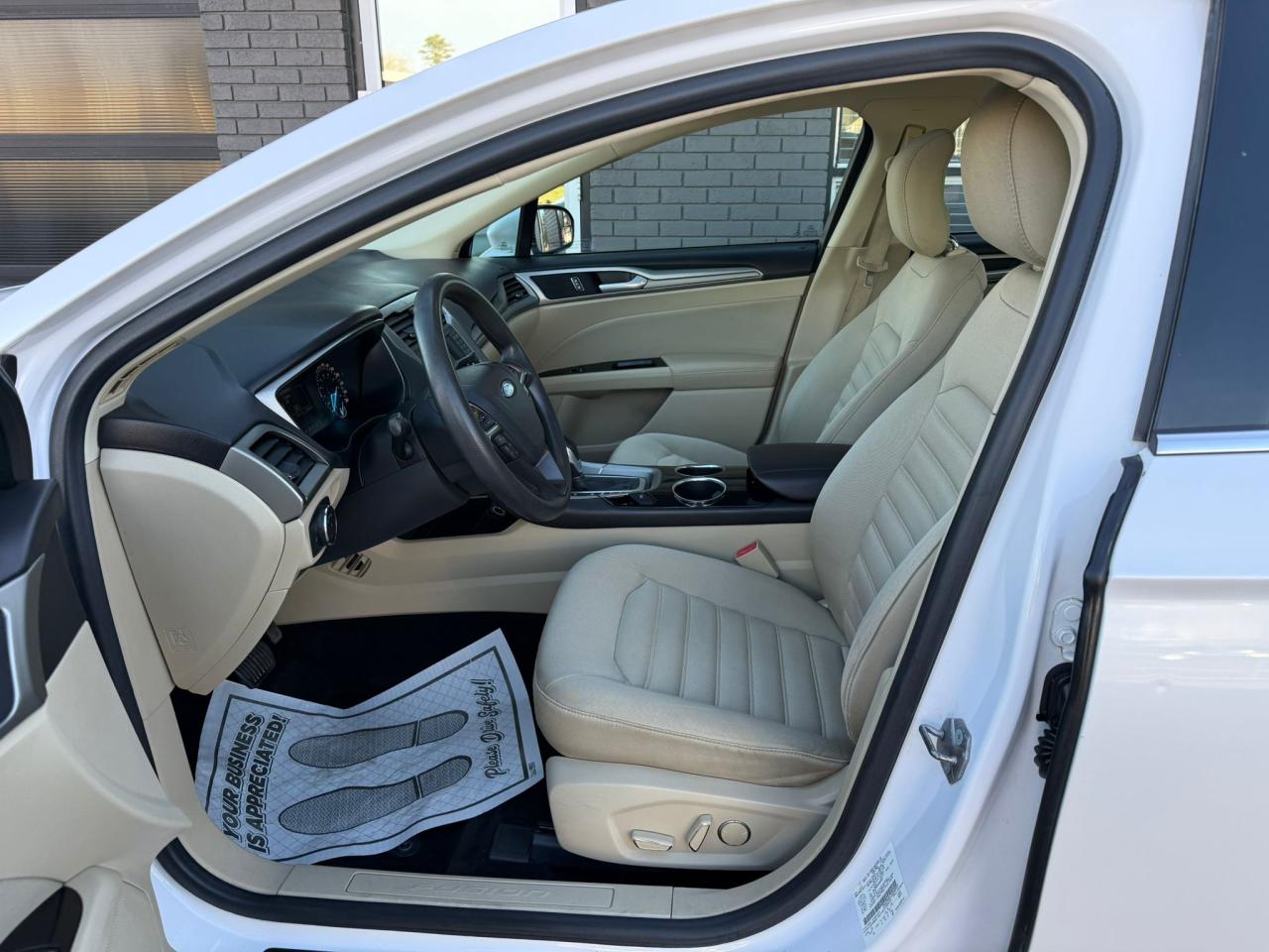 2013 Ford Fusion SE – Low KMs | 1.6L EcoBoost | OOP Inspected! - Photo #16