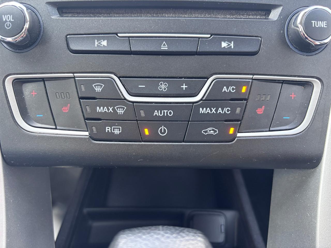 2016 Ford Fusion AWD LOW KMS! LOADED! - Photo #24