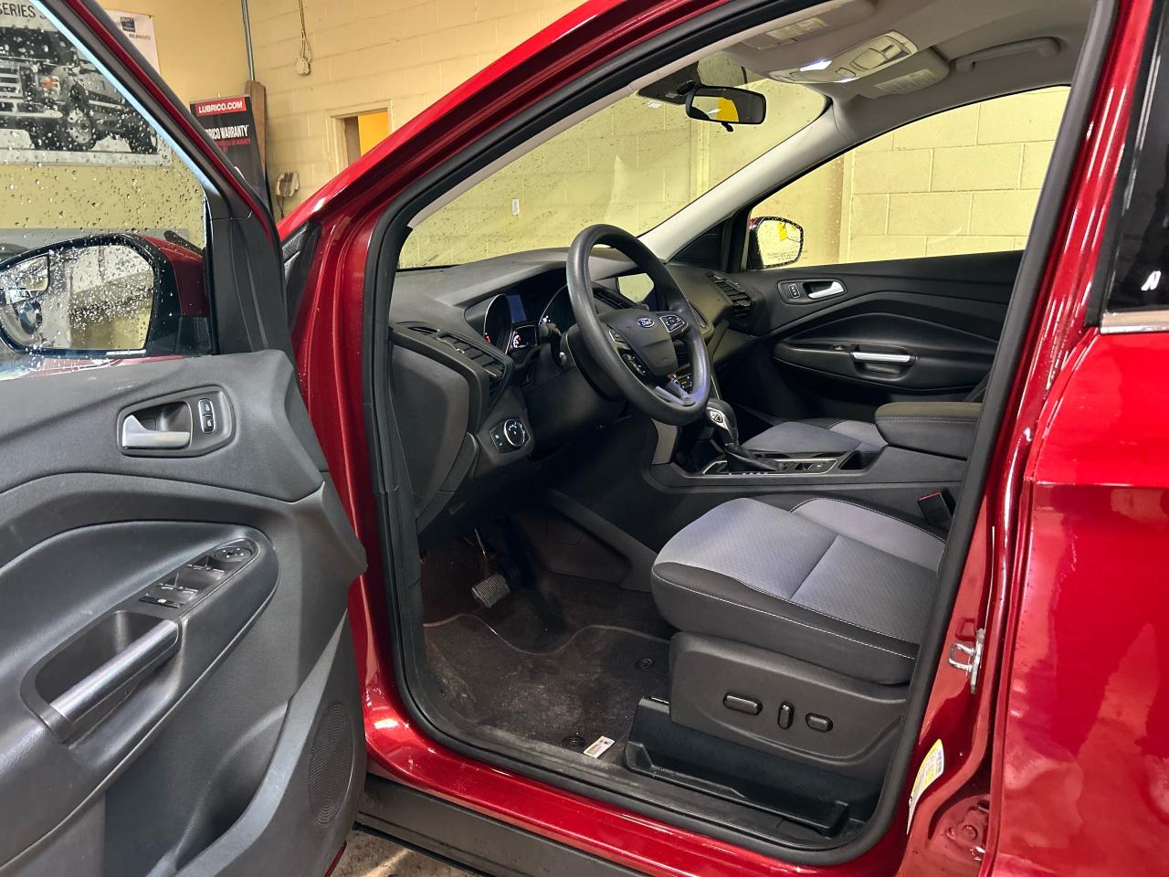 2019 Ford Escape SE - Photo #8