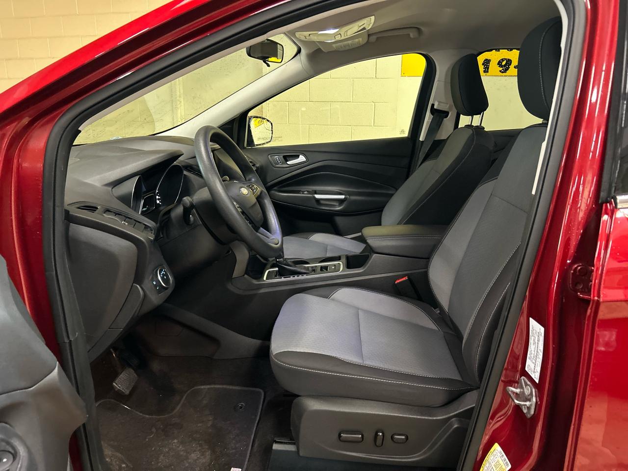 2019 Ford Escape SE - Photo #9