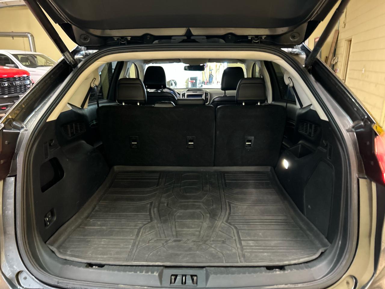 2020 Ford Edge Titanium - Photo #16