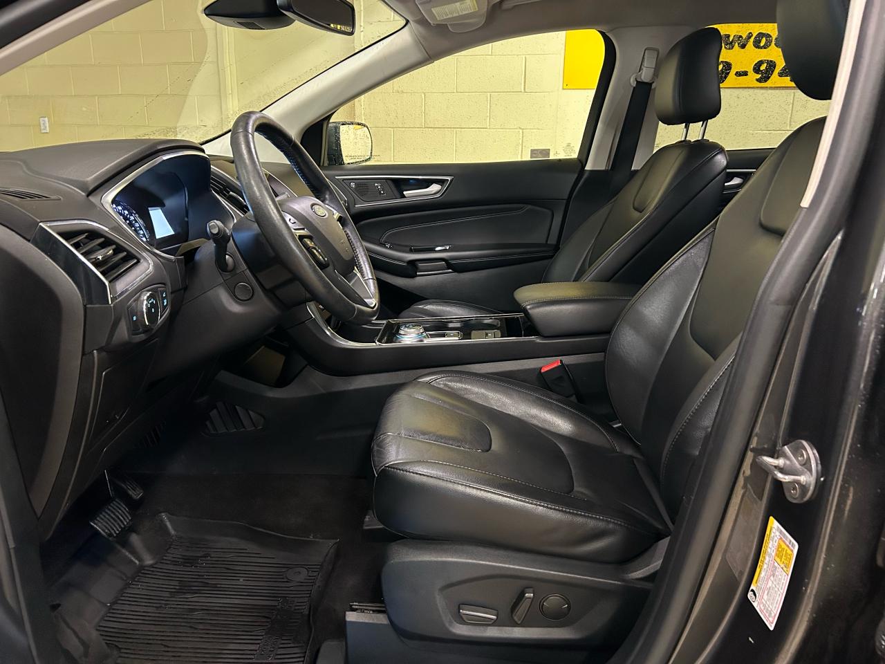 2020 Ford Edge Titanium - Photo #9