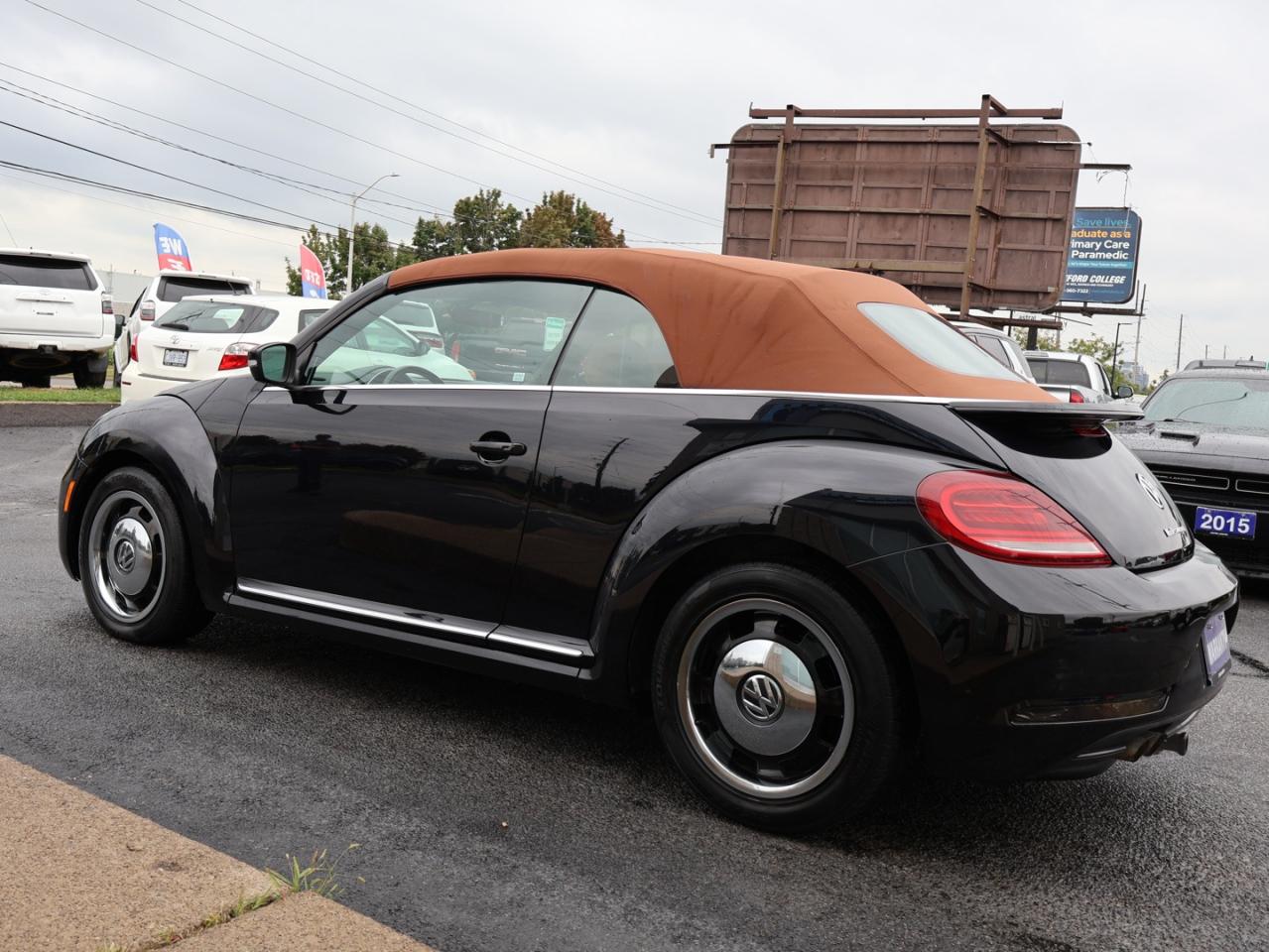 2017 Volkswagen Beetle 1.8T S CONVERTIBLE CERTIFIED *ACCIDENT FREE*V.W MAINTAIN* CAMERA BLUETOOTH LEATHER HEATED SEATS CRUISE ALLOYS - Photo #4