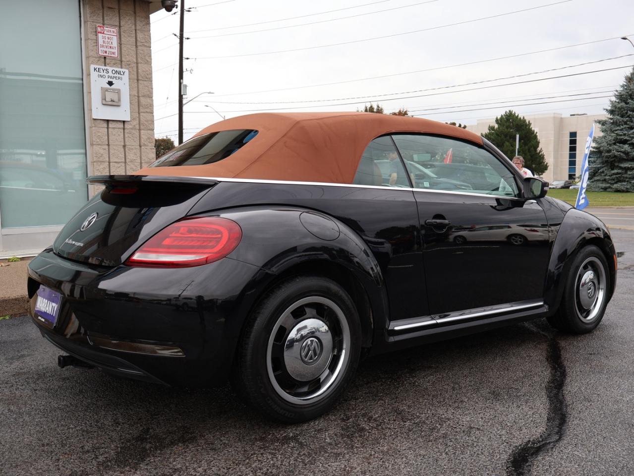2017 Volkswagen Beetle 1.8T S CONVERTIBLE CERTIFIED *ACCIDENT FREE*V.W MAINTAIN* CAMERA BLUETOOTH LEATHER HEATED SEATS CRUISE ALLOYS - Photo #7