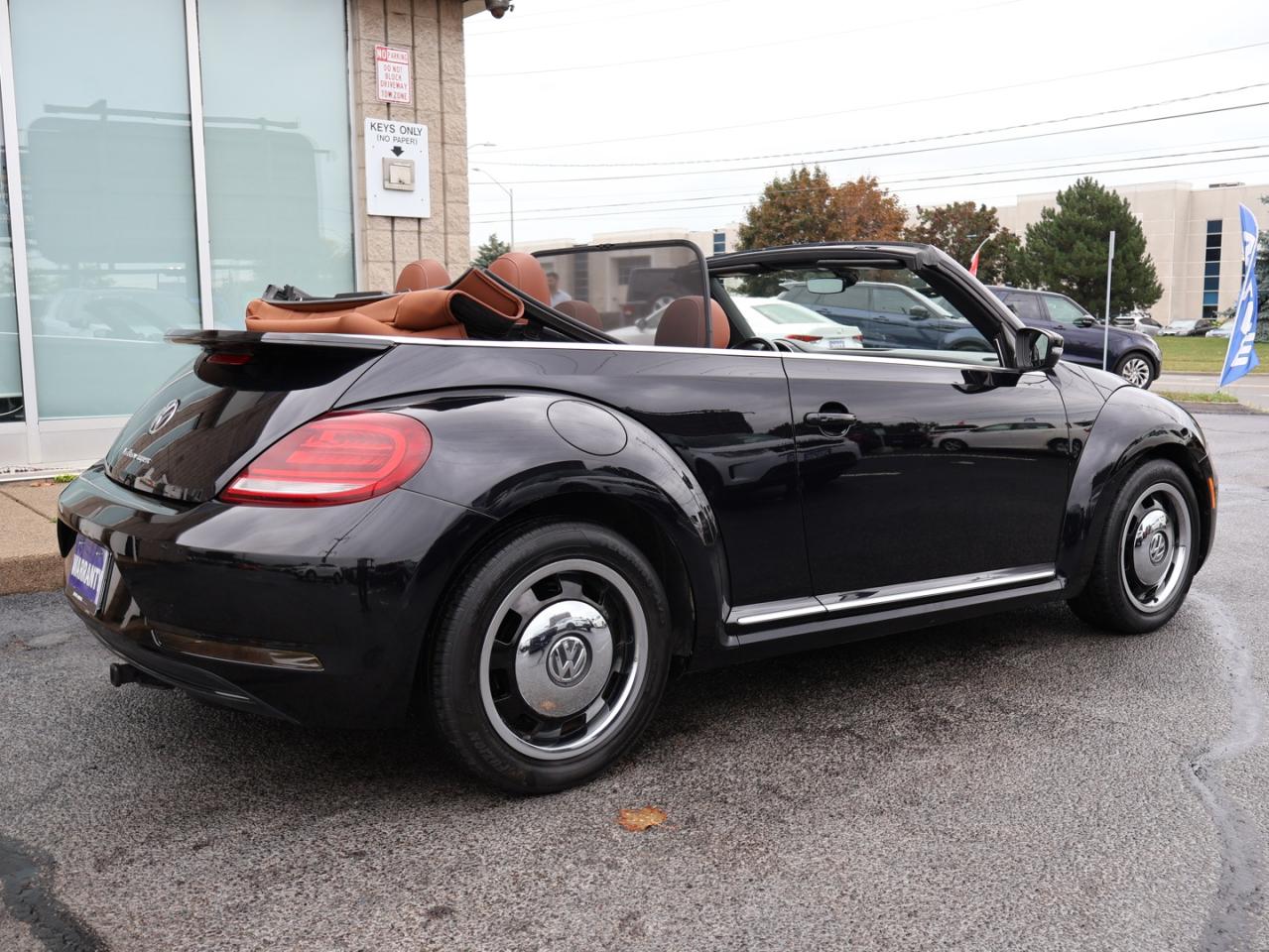 2017 Volkswagen Beetle 1.8T S CONVERTIBLE CERTIFIED *ACCIDENT FREE*V.W MAINTAIN* CAMERA BLUETOOTH LEATHER HEATED SEATS CRUISE ALLOYS - Photo #11