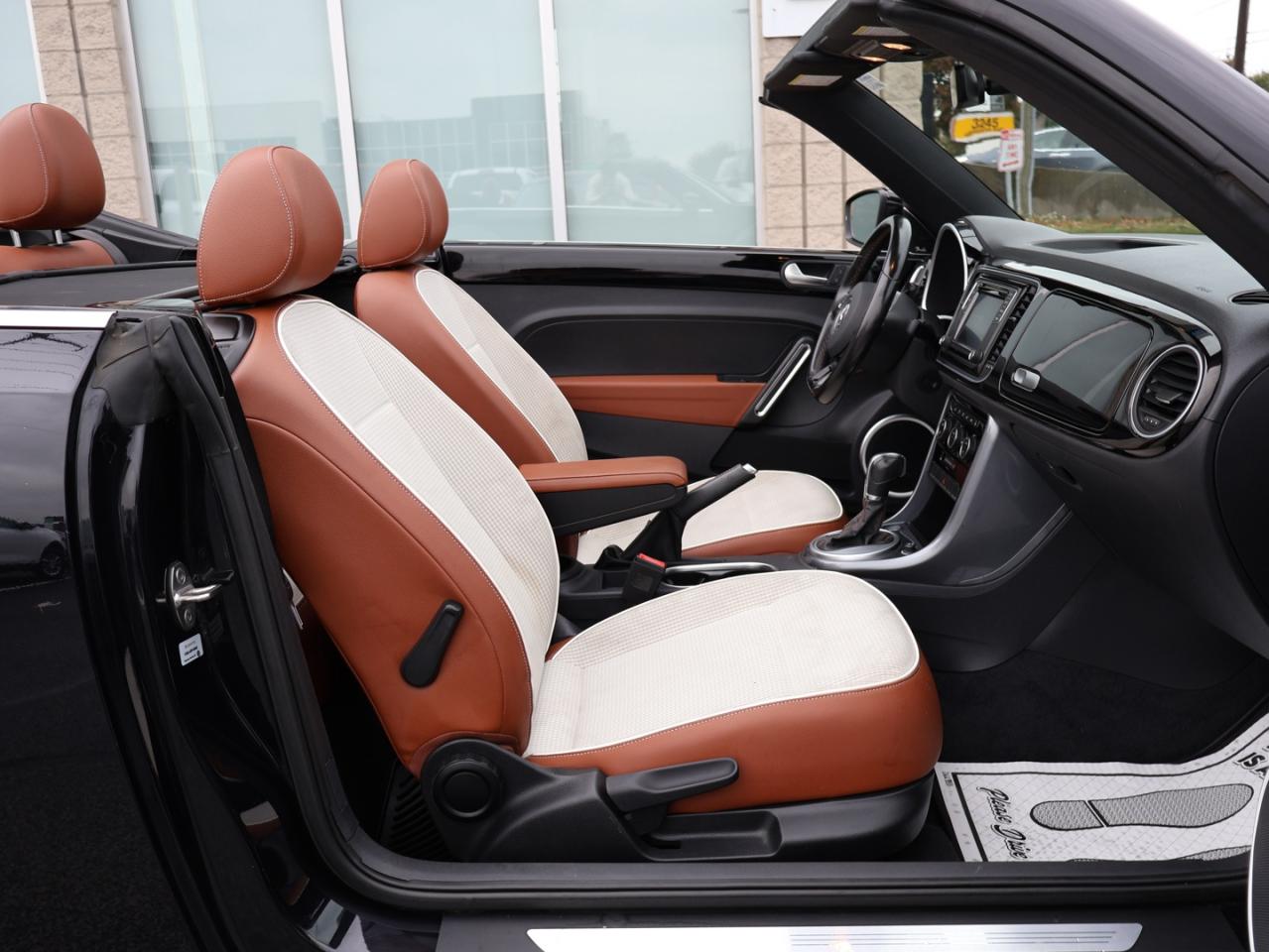 2017 Volkswagen Beetle 1.8T S CONVERTIBLE CERTIFIED *ACCIDENT FREE*V.W MAINTAIN* CAMERA BLUETOOTH LEATHER HEATED SEATS CRUISE ALLOYS - Photo #19