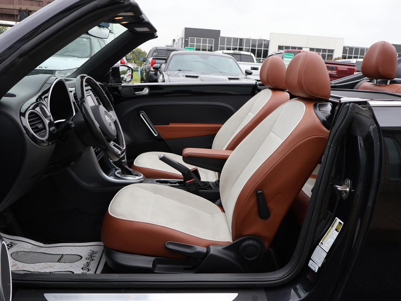 2017 Volkswagen Beetle 1.8T S CONVERTIBLE CERTIFIED *ACCIDENT FREE*V.W MAINTAIN* CAMERA BLUETOOTH LEATHER HEATED SEATS CRUISE ALLOYS - Photo #18