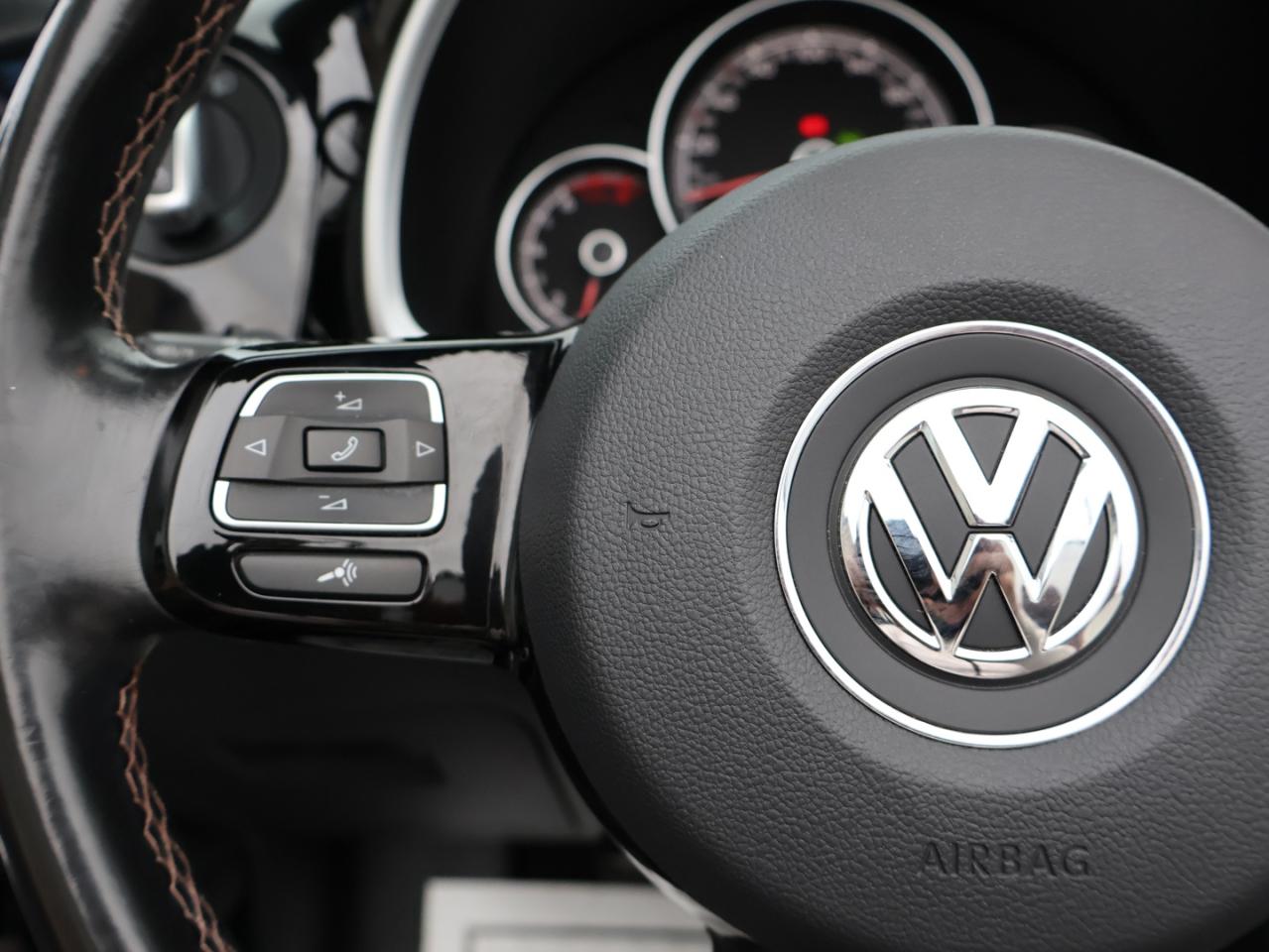 2017 Volkswagen Beetle 1.8T S CONVERTIBLE CERTIFIED *ACCIDENT FREE*V.W MAINTAIN* CAMERA BLUETOOTH LEATHER HEATED SEATS CRUISE ALLOYS - Photo #30