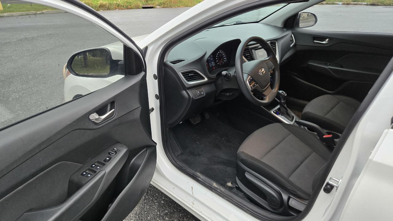 2019 Hyundai Accent SE 4-Door 6A - Photo #10