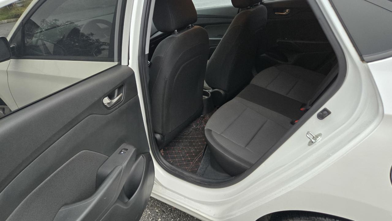 2019 Hyundai Accent SE 4-Door 6A - Photo #11