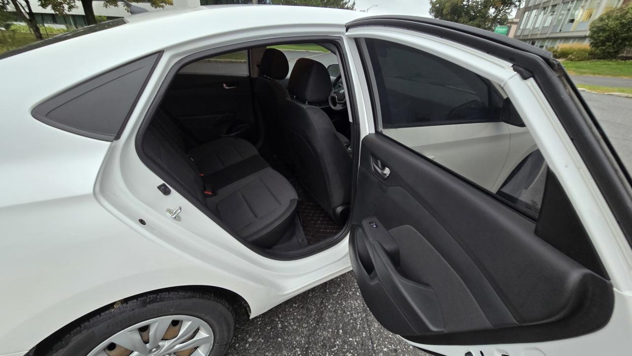 2019 Hyundai Accent SE 4-Door 6A - Photo #12