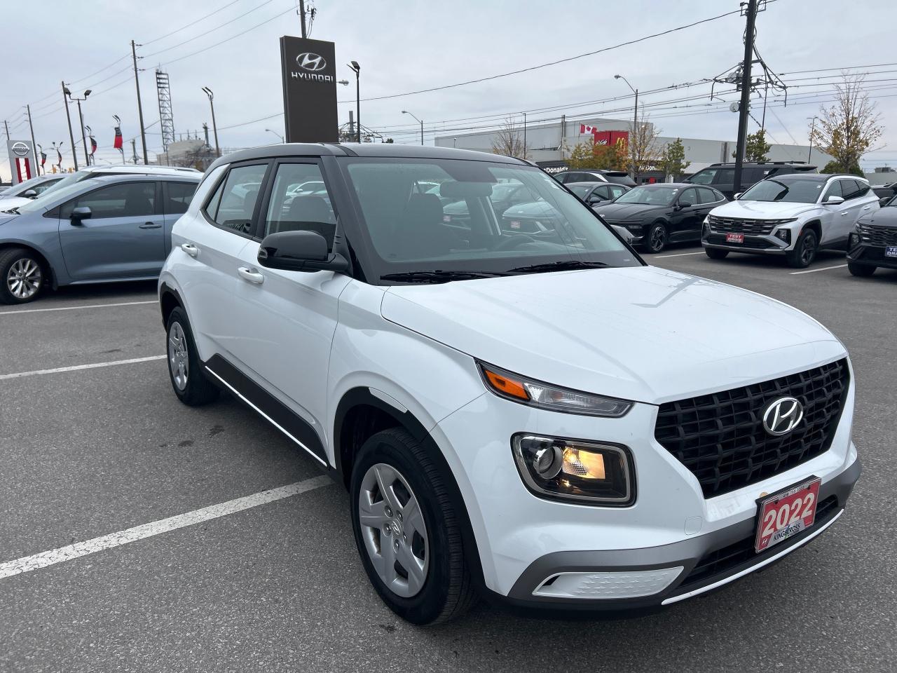 2022 Hyundai Venue Essential w/Two-Tone Photo