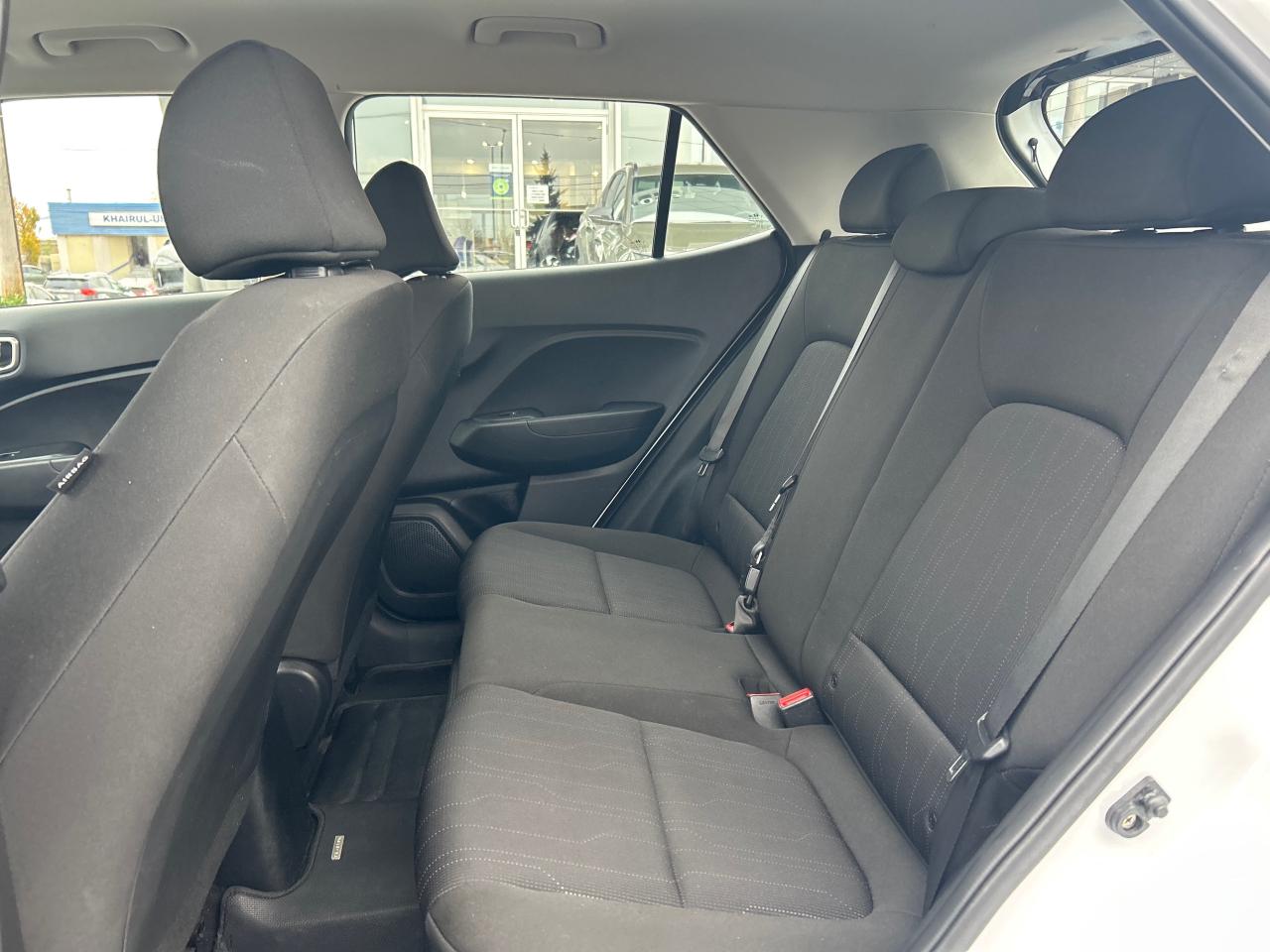 2022 Hyundai Venue Essential w/Two-Tone Photo