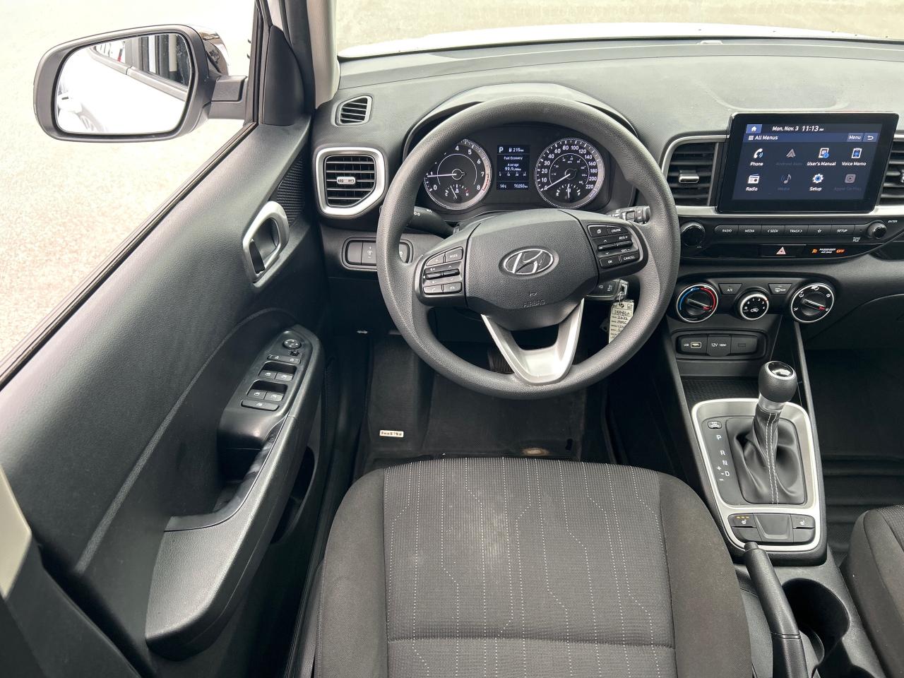 2022 Hyundai Venue Essential w/Two-Tone Photo