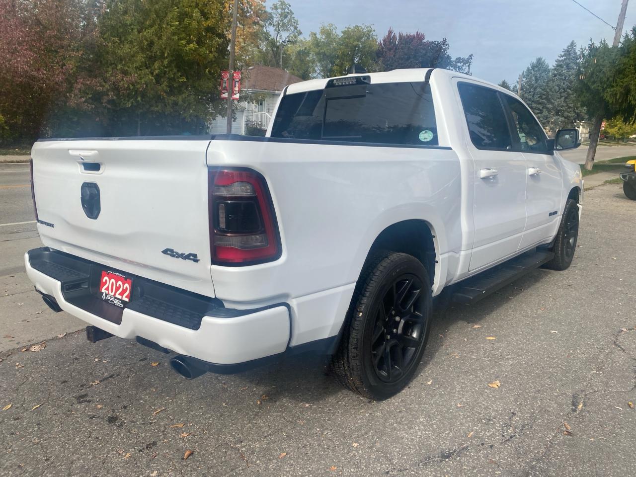 2022 RAM 1500 Loaded Sport, pano roof, heads up display Photo