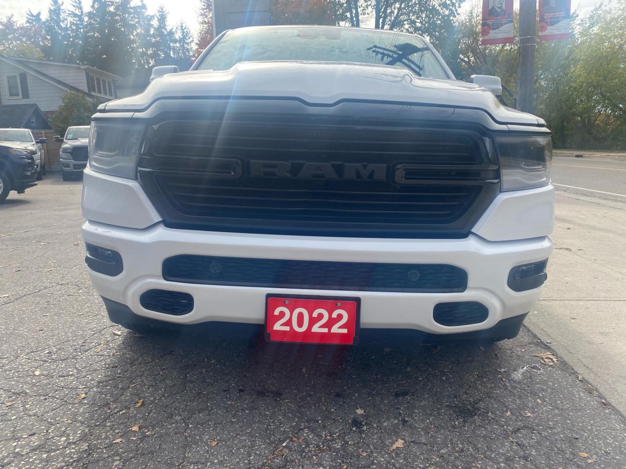 2022 RAM 1500 Loaded Sport, pano roof, heads up display Photo