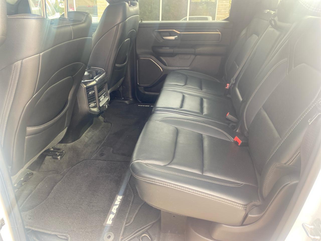 2022 RAM 1500 Loaded Sport, pano roof, heads up display Photo