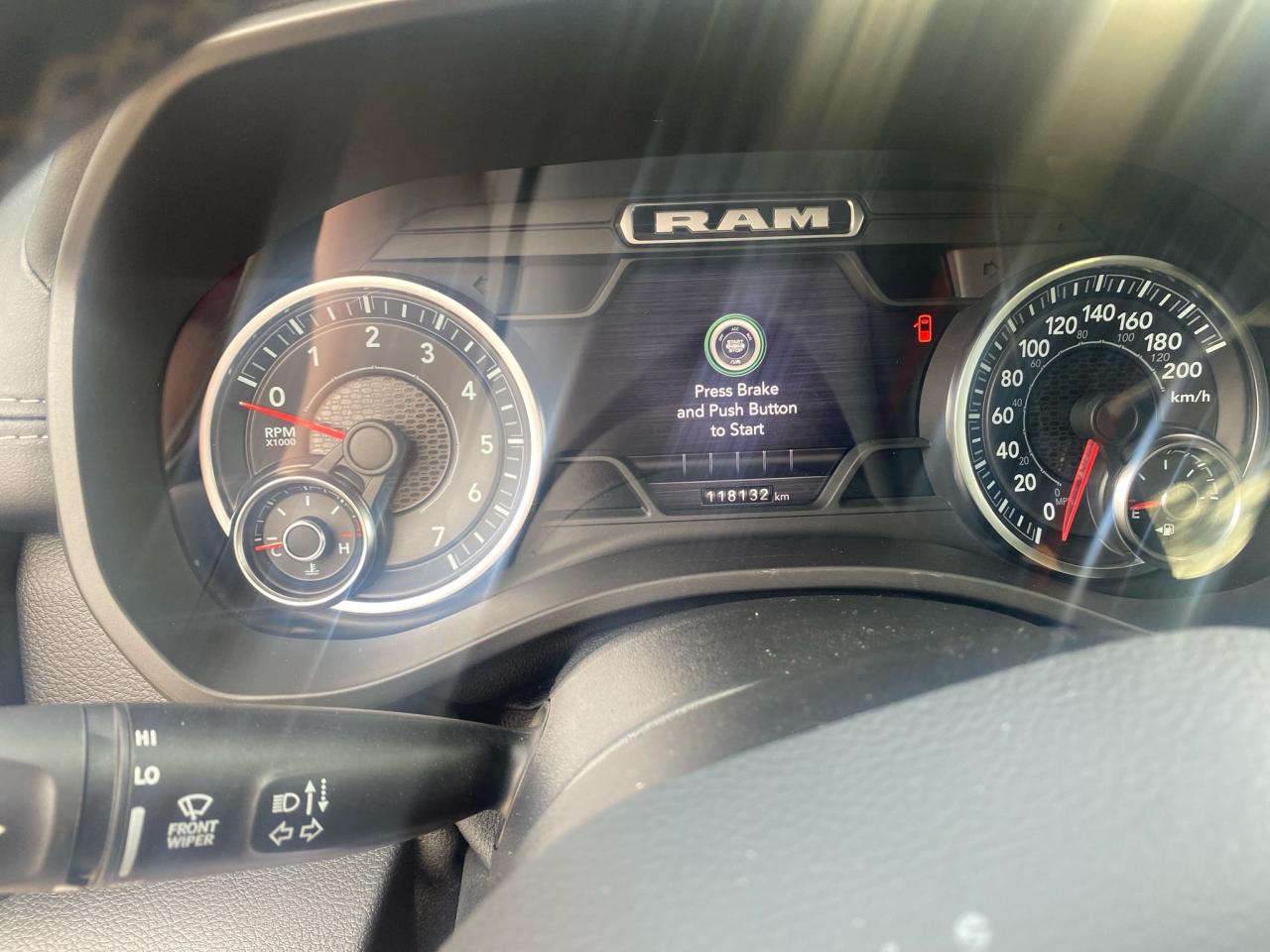 2022 RAM 1500 Loaded Sport, pano roof, heads up display Photo