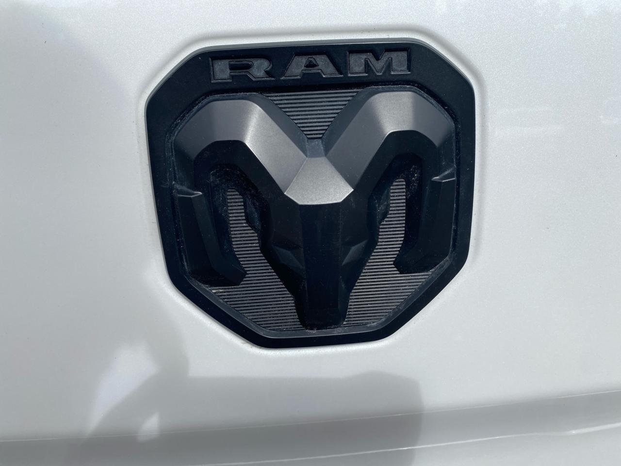 2022 RAM 1500 Loaded Sport, pano roof, heads up display Photo
