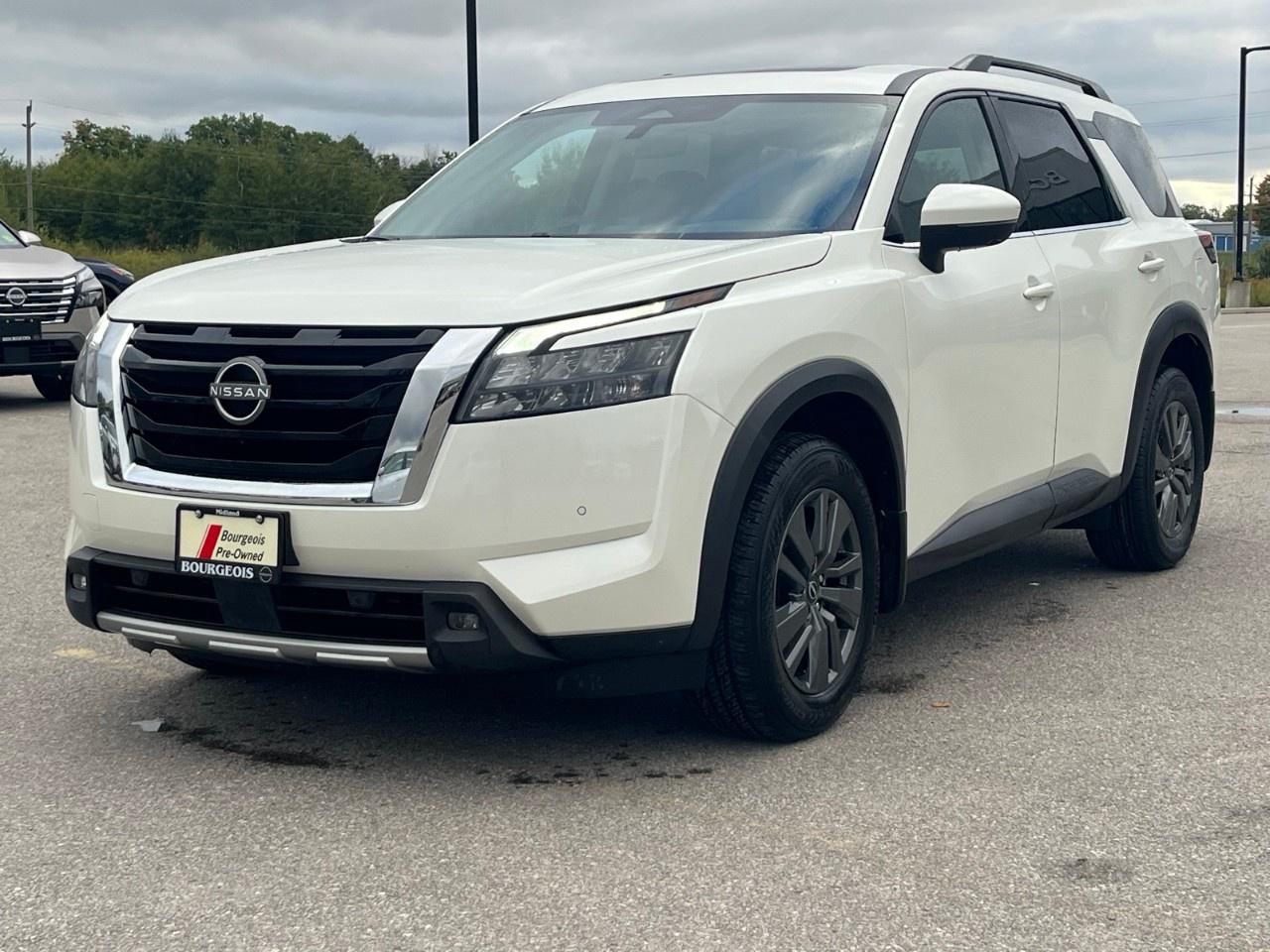 2024 Nissan Pathfinder SV 4WD Photo2