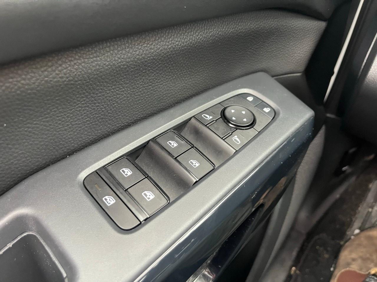 2024 Nissan Pathfinder SV 4WD Photo