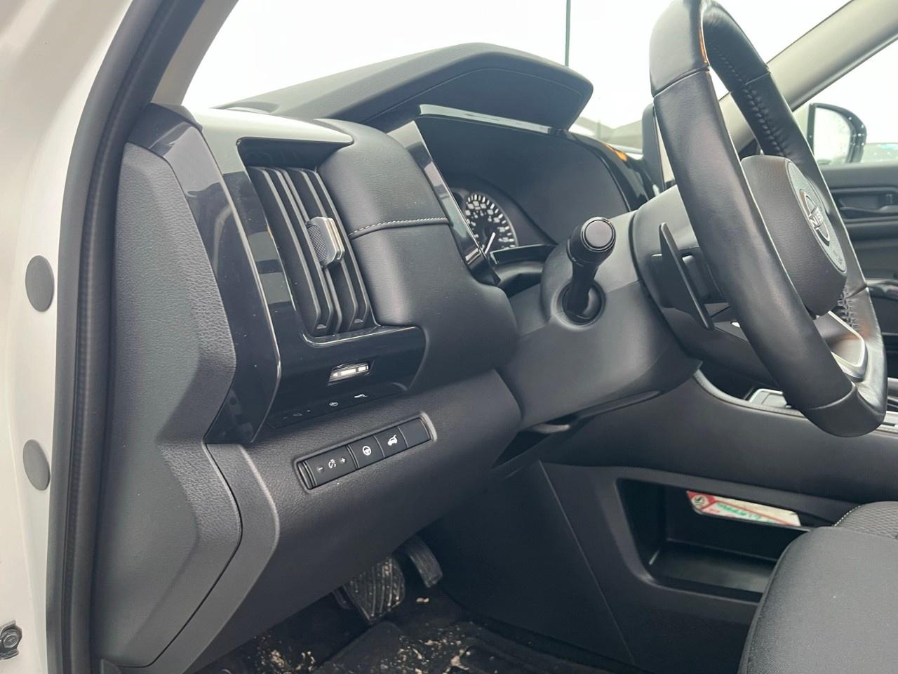 2024 Nissan Pathfinder SV 4WD Photo