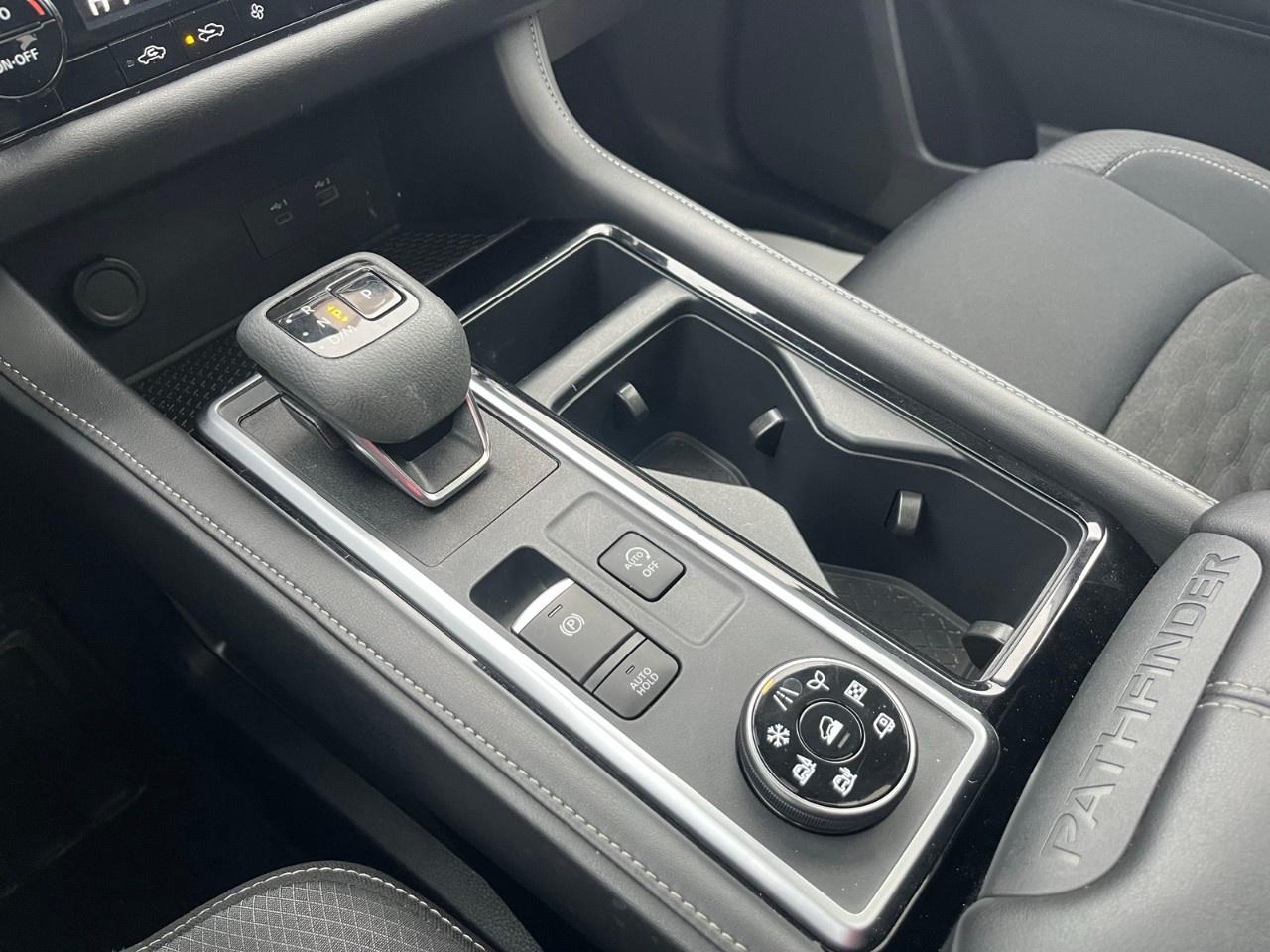 2024 Nissan Pathfinder SV 4WD Photo