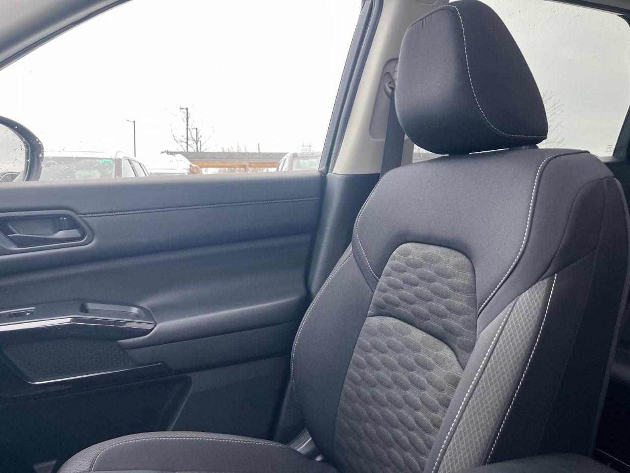 2024 Nissan Pathfinder SV 4WD Photo