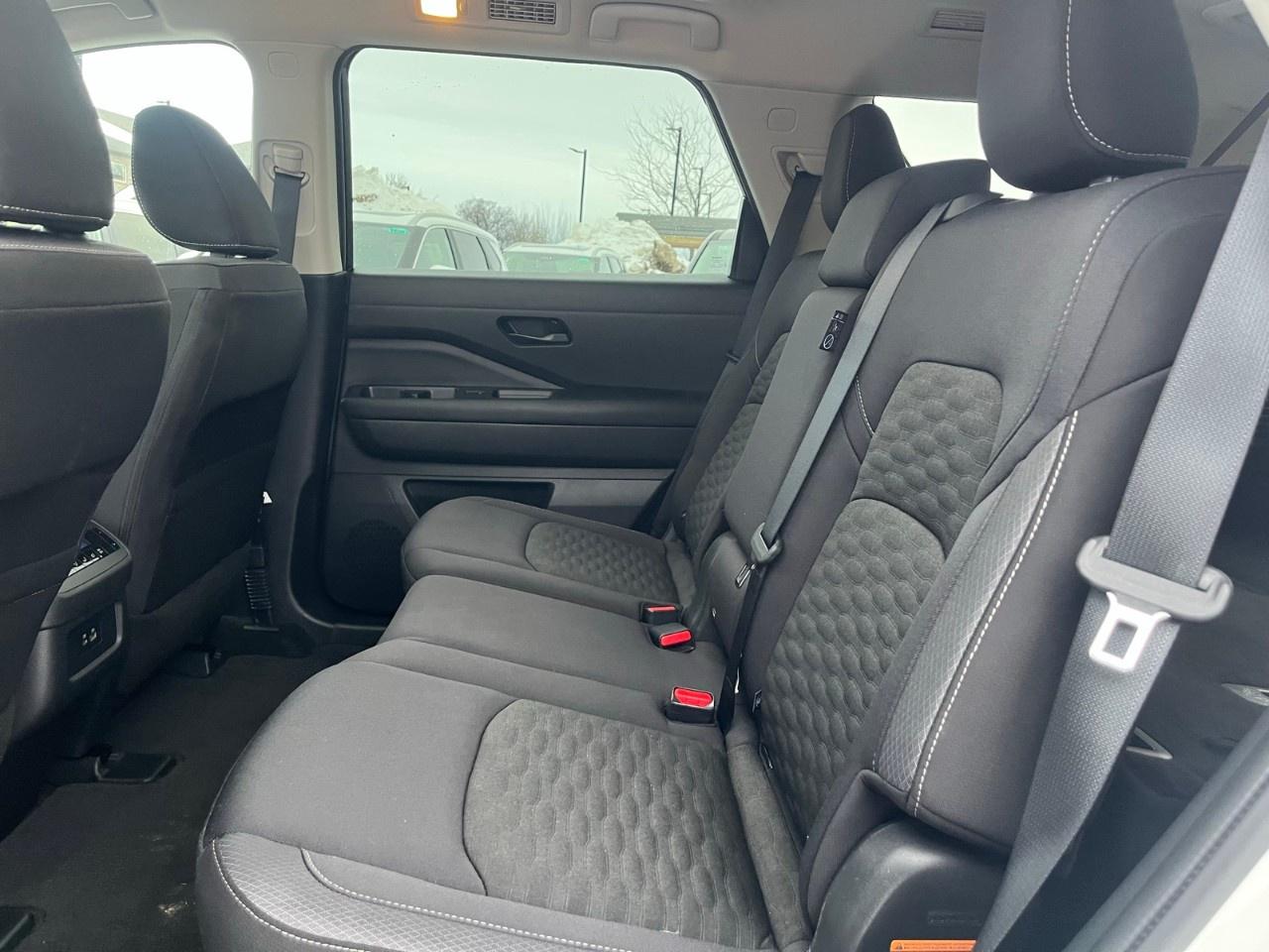 2024 Nissan Pathfinder SV 4WD Photo