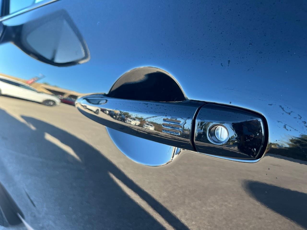 2024 Nissan Pathfinder SV 4WD Photo3