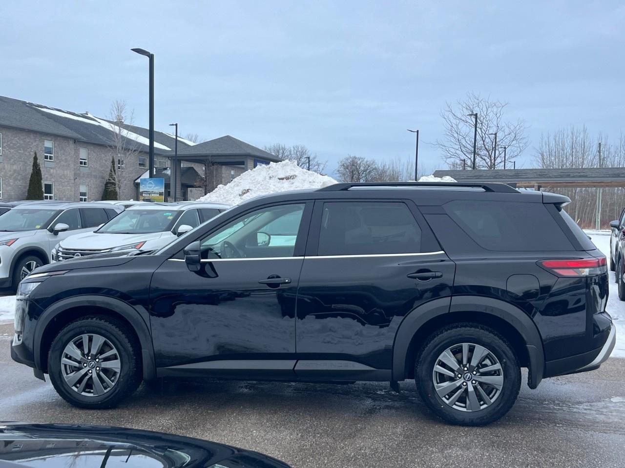 2024 Nissan Pathfinder SV 4WD Photo4