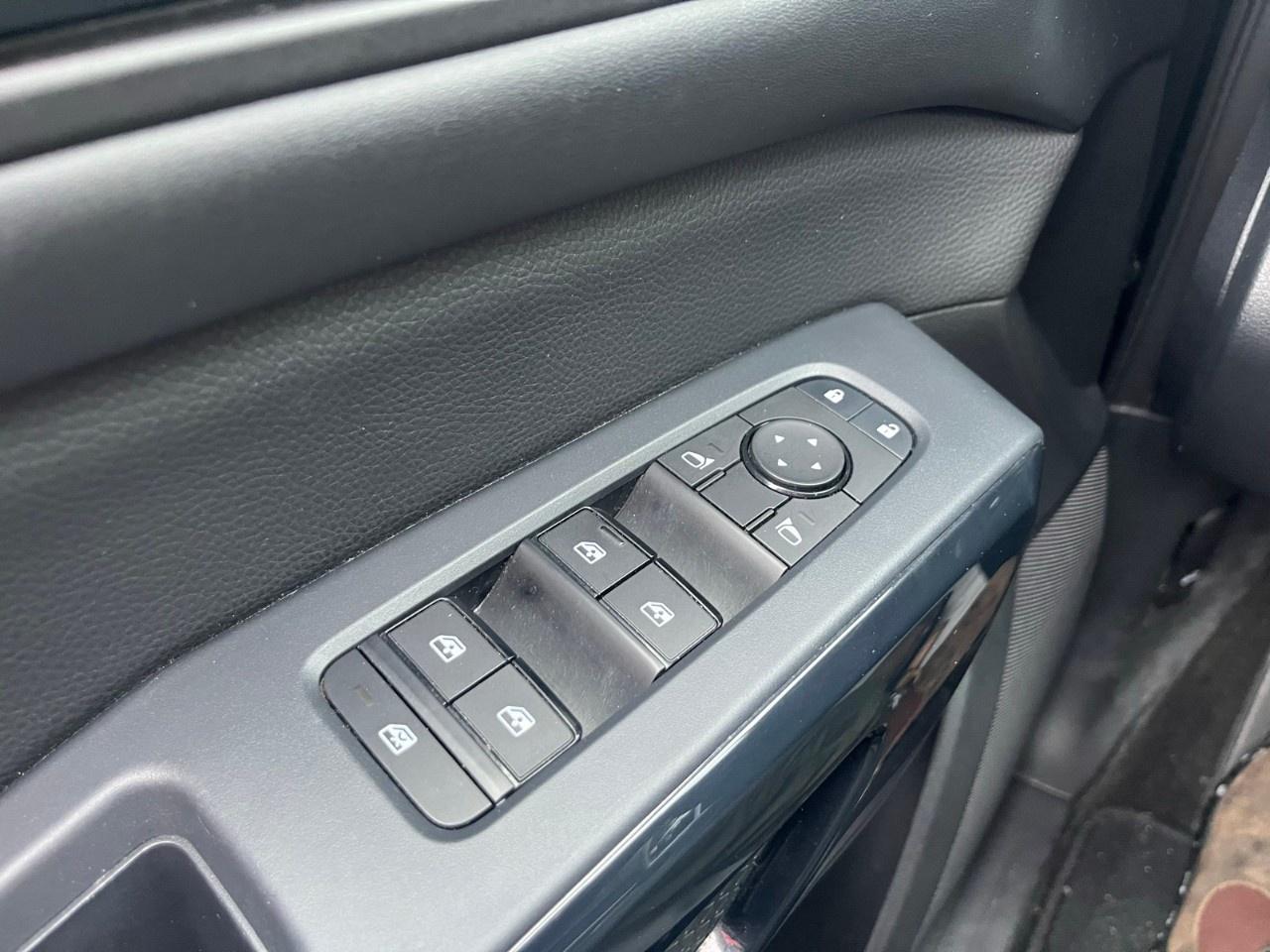 2024 Nissan Pathfinder SV 4WD Photo