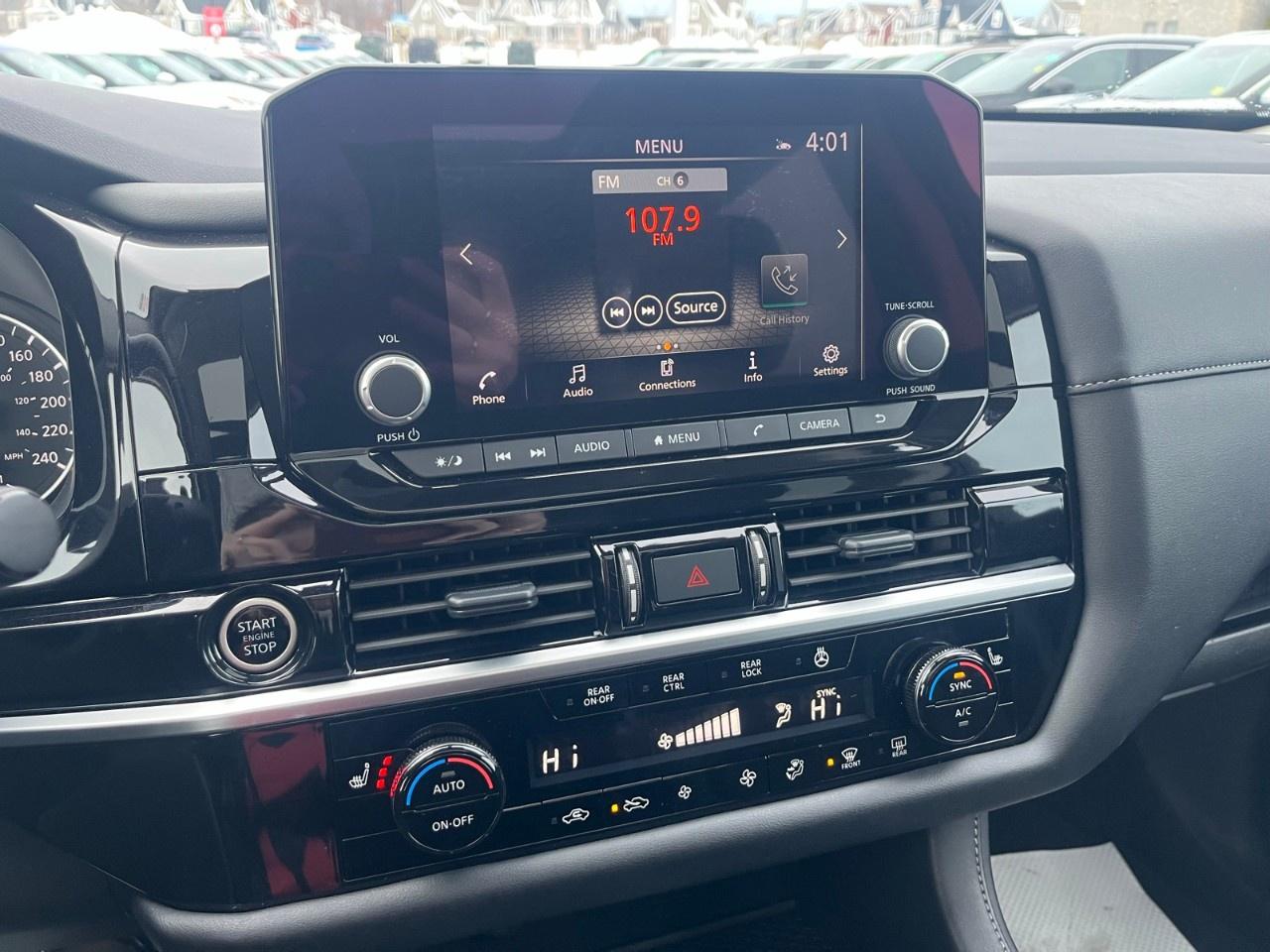 2024 Nissan Pathfinder SV 4WD Photo