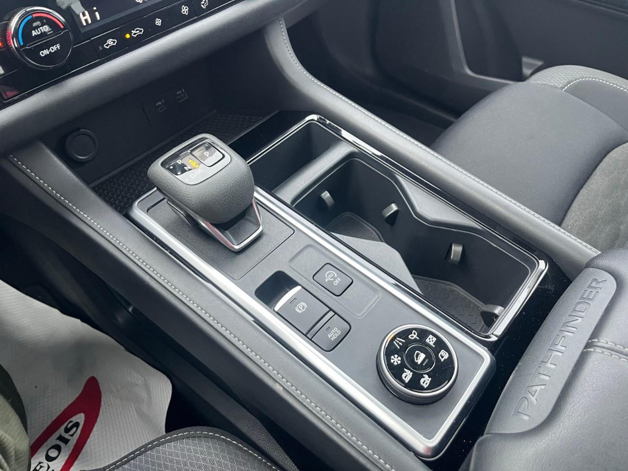 2024 Nissan Pathfinder SV 4WD Photo