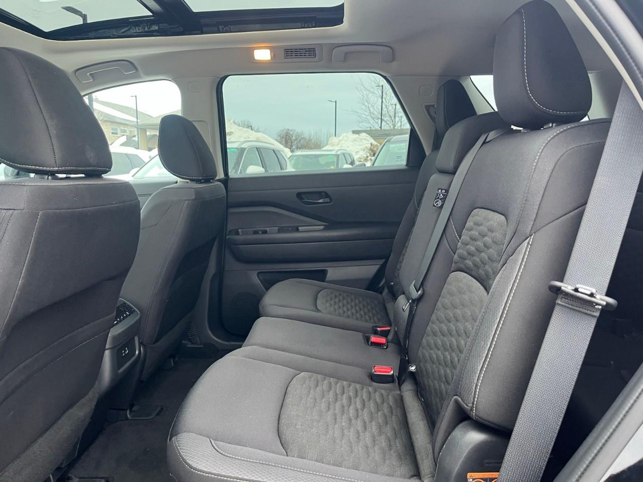 2024 Nissan Pathfinder SV 4WD Photo