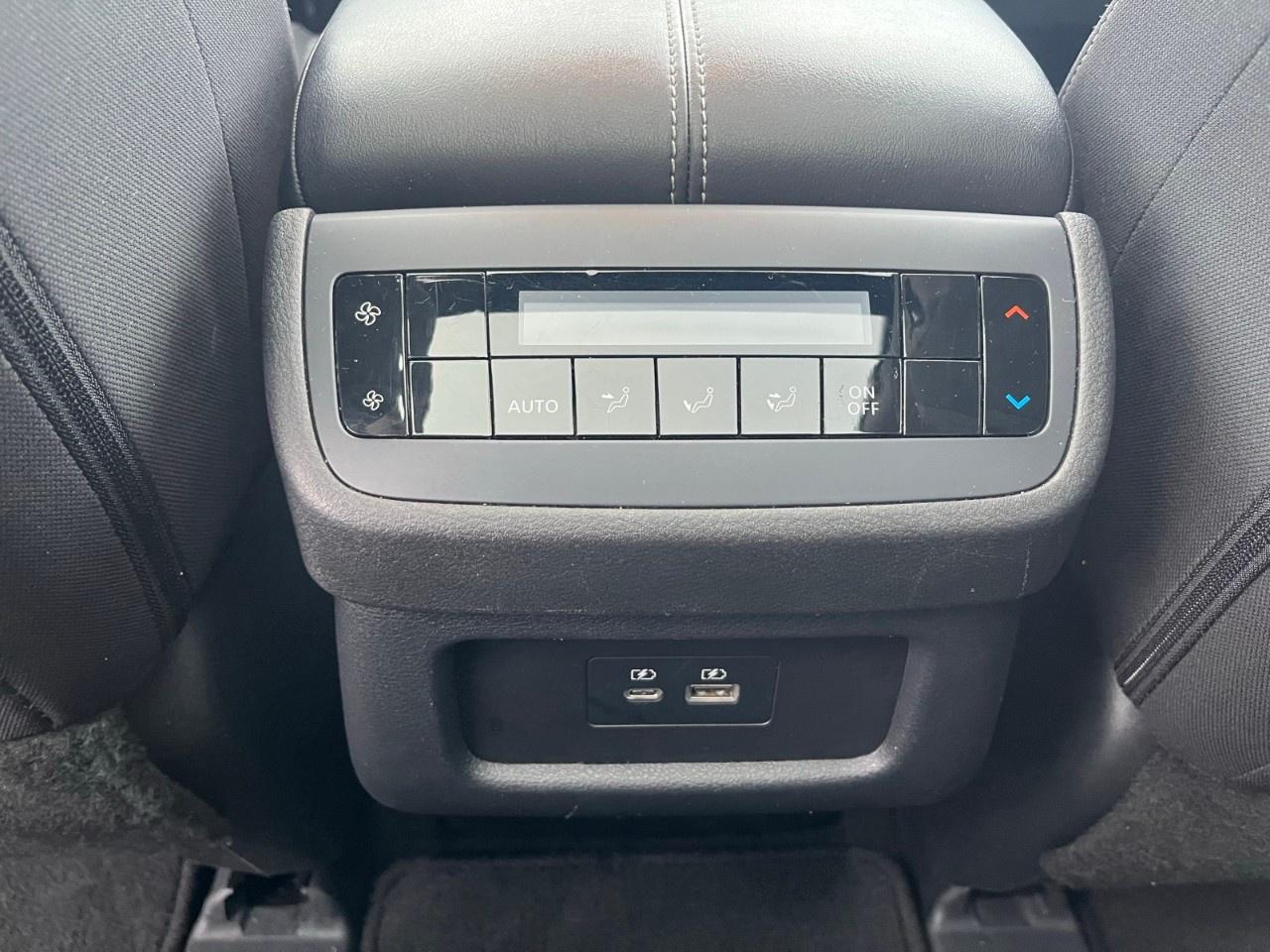 2024 Nissan Pathfinder SV 4WD Photo