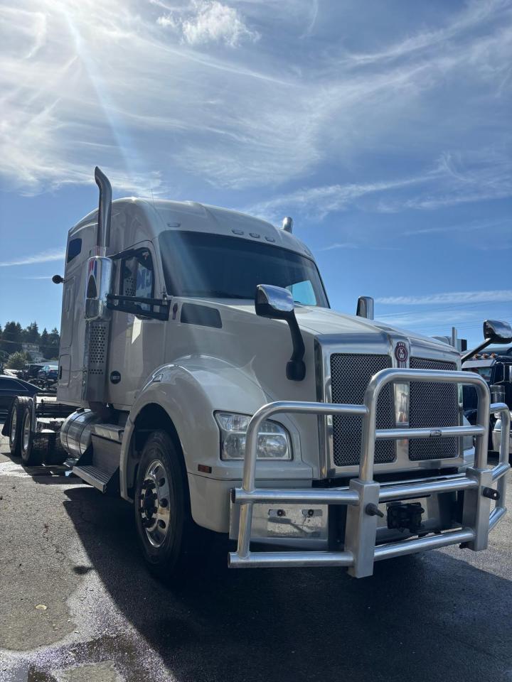 2021 Kenworth T680 Highway Tractor Heavy Spec - Photo #2