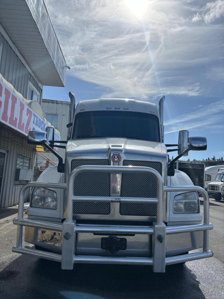 2021 Kenworth T680 Highway Tractor Heavy Spec - Photo #3