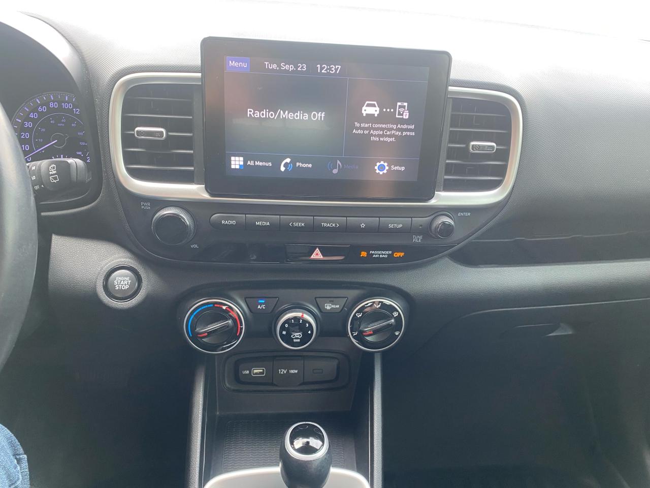 2022 Hyundai Venue Preferred IVT - Photo #9