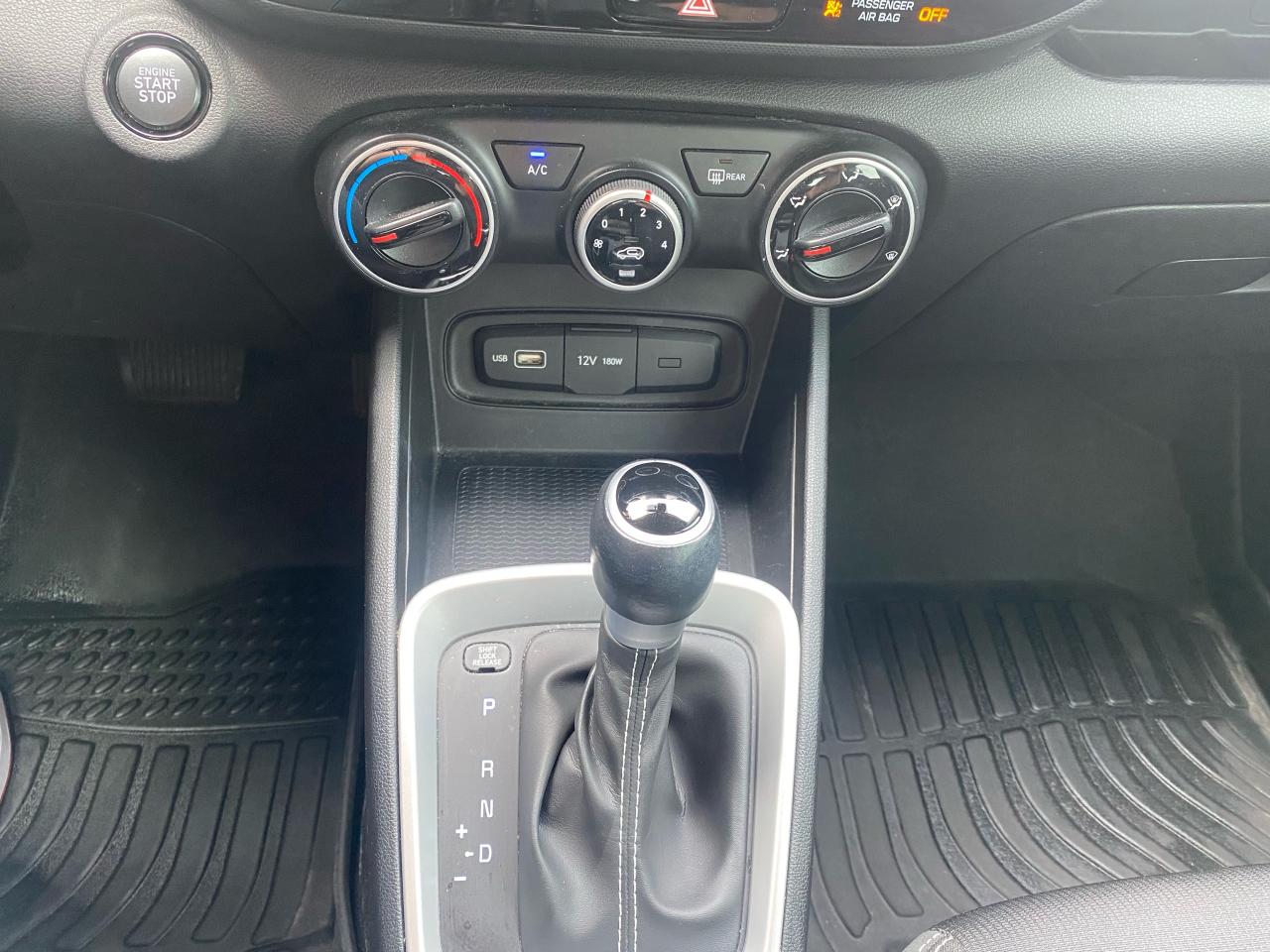 2022 Hyundai Venue Preferred IVT - Photo #11