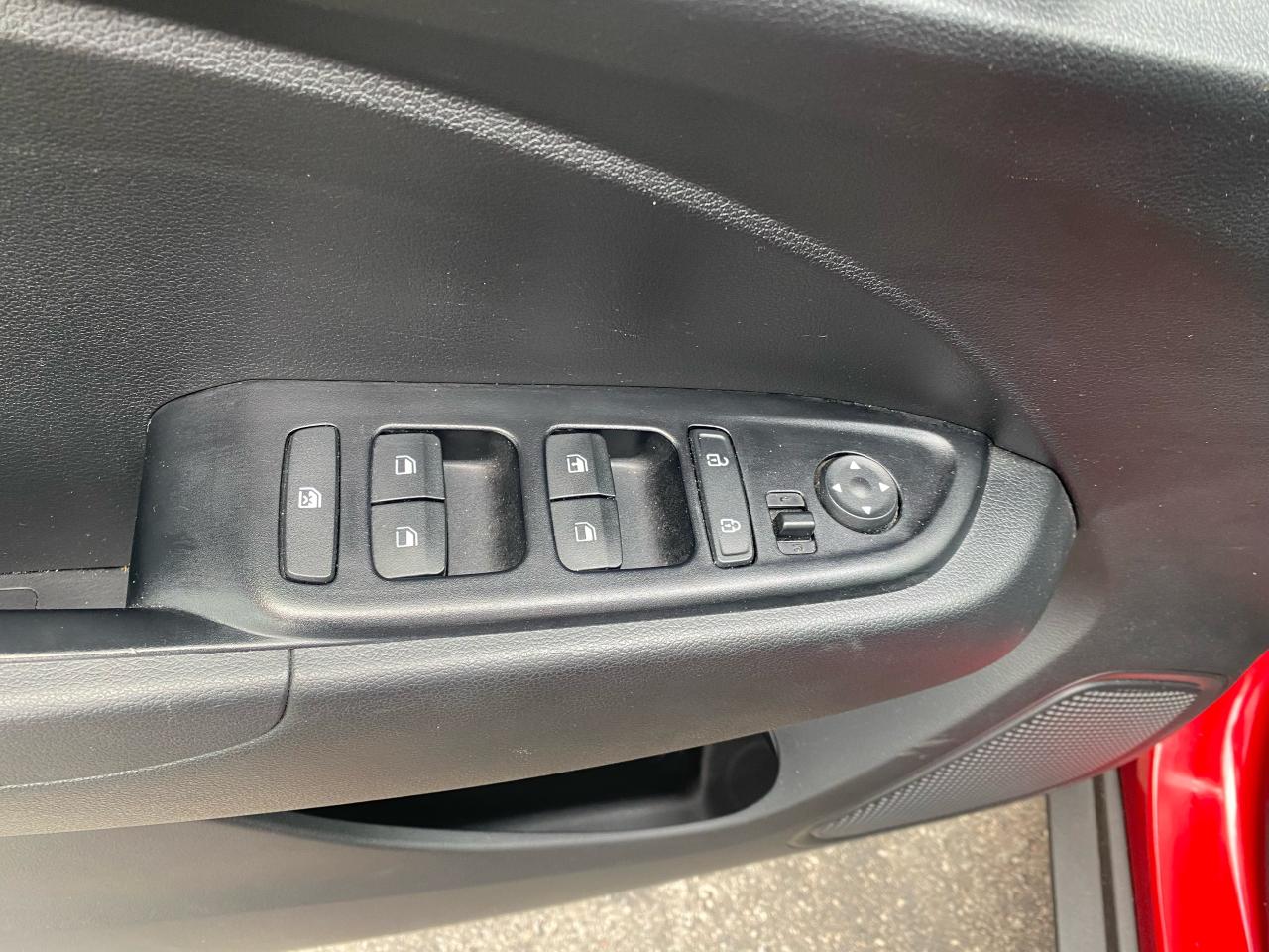 2022 Hyundai Venue Preferred IVT - Photo #10